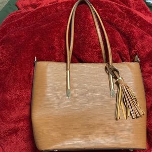 Large purse in excellent condition. Only carried once